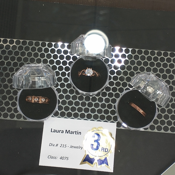 Meet your Posher, Laura - Picture 2 of 9